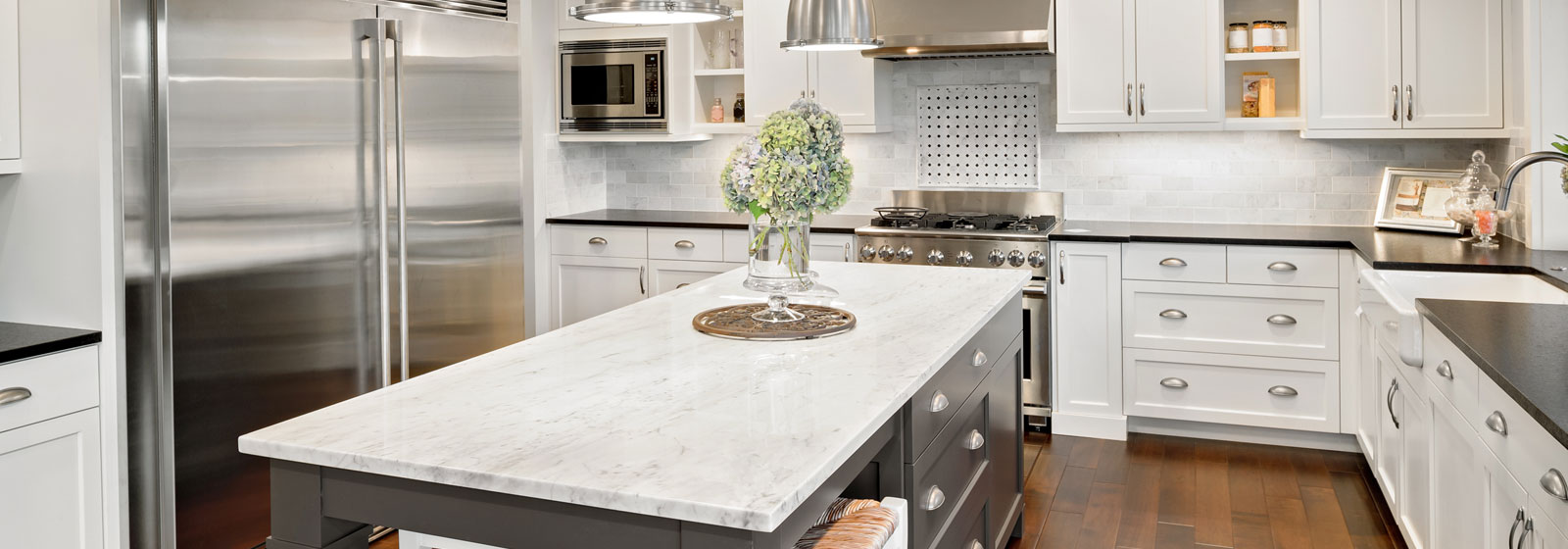 Kitchen with Island and Peninsula